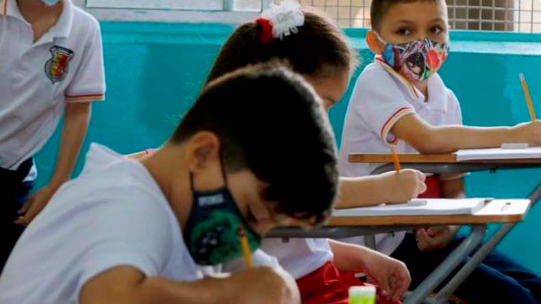Sin tapabocas en los colegios del Tolima