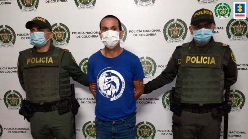 Carcel para hombre que mato a mujer frente a estacion de policia