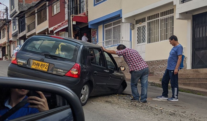 Carro se hundió