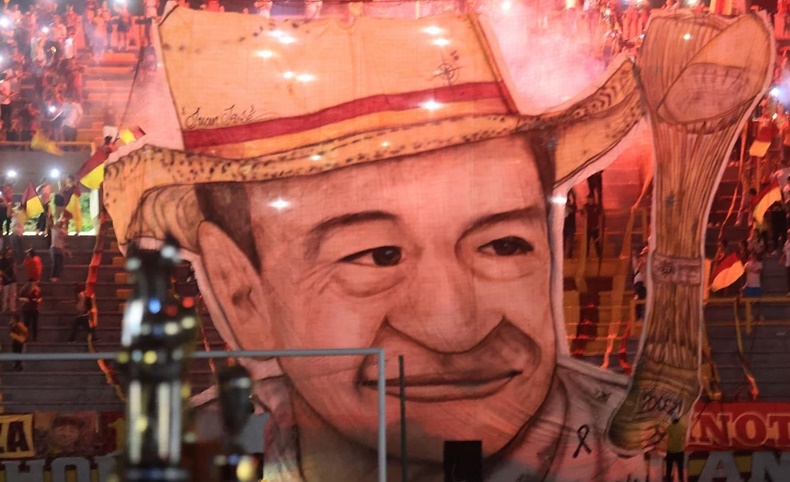 homenaje a Camargo