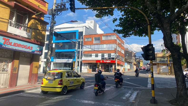 semaforos de la esquina