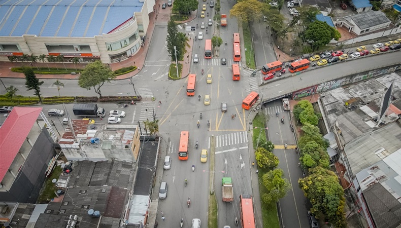 la intersección vial