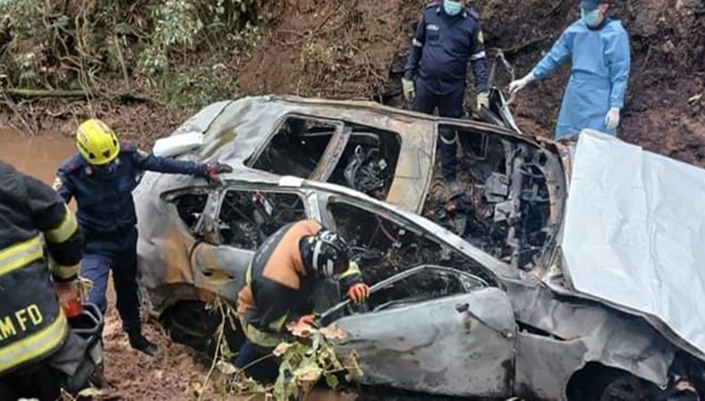 Incinirado carro