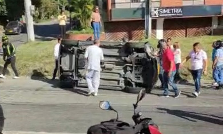 carro volcado