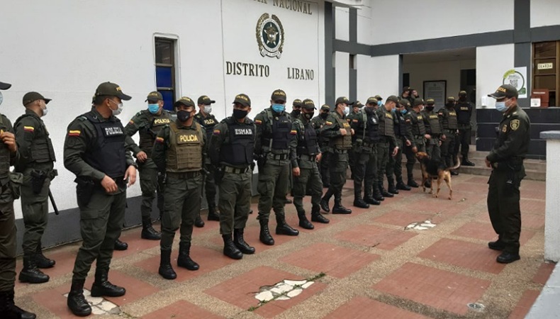 Policías sin implementos