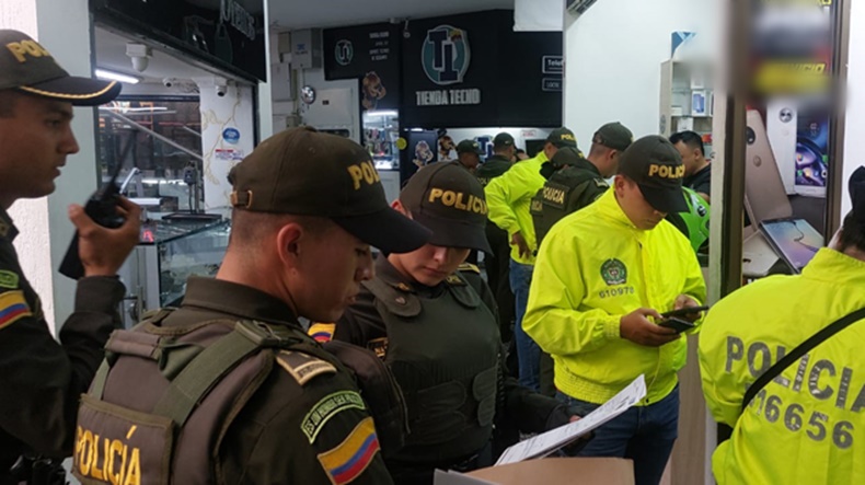 Policía cel