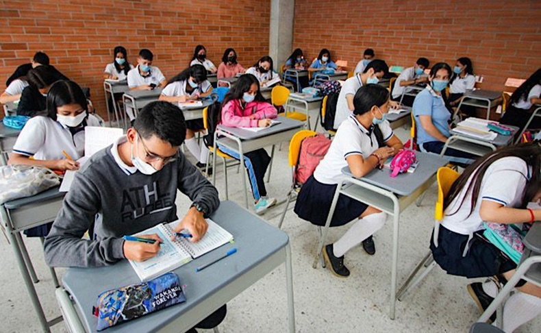 Ninos del colegio