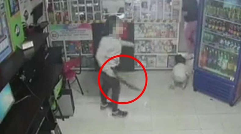 Niña de 14 años machete