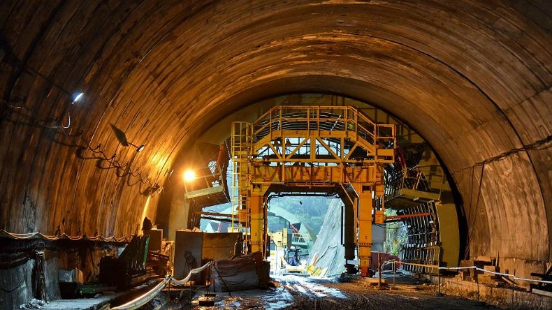 Obras en el tunes de la Línea
