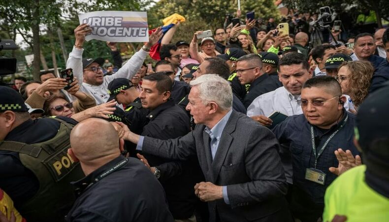 uribelibre_1.jpg